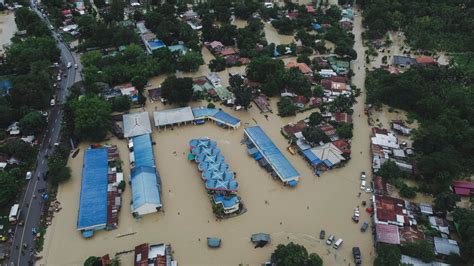 flood prone areas in davao city|Residents in landslide, flood.